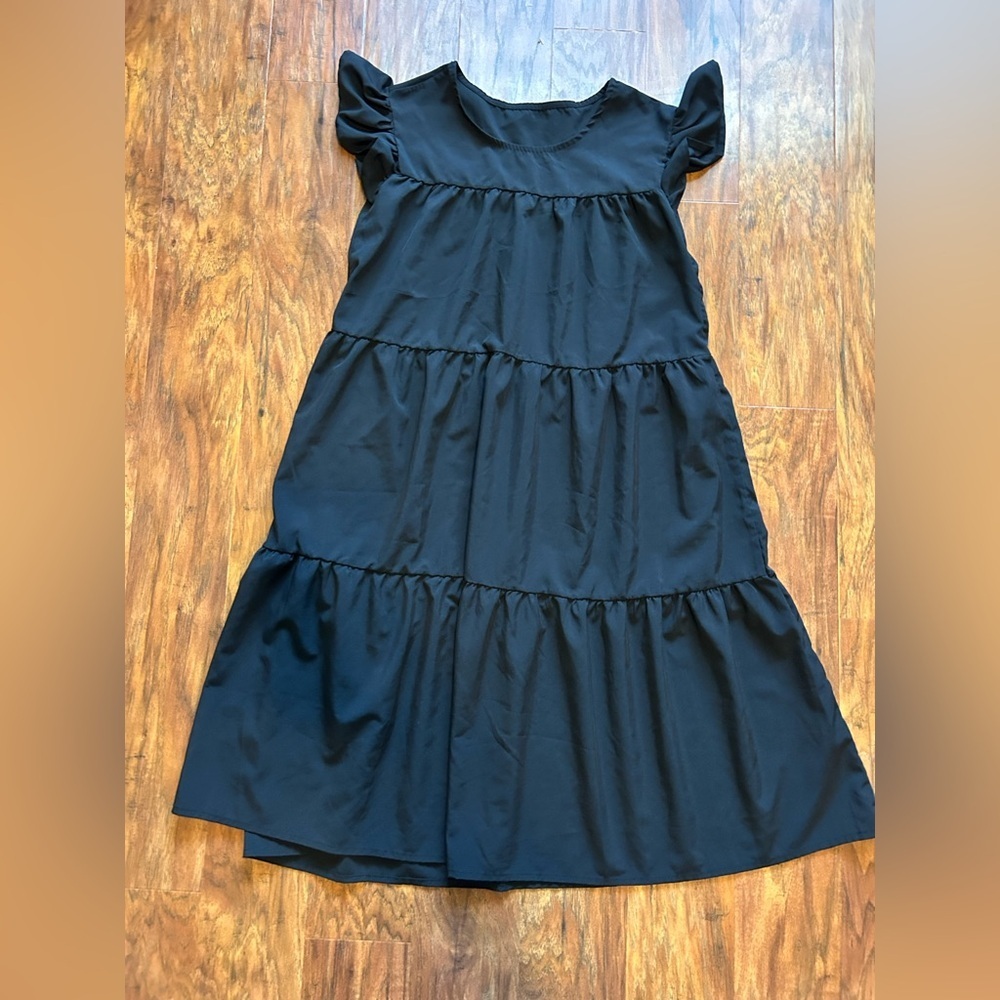 Short Sleeved Tiered Midi Dress in Black Fits Like Women’s Size Medium